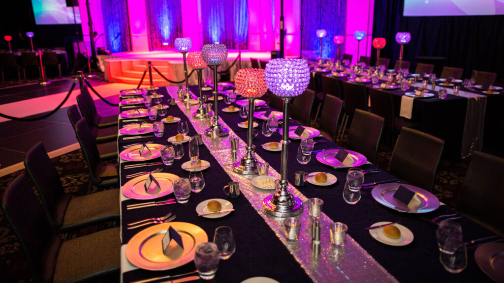 Cómo organizar cenas para grupos en restaurantes